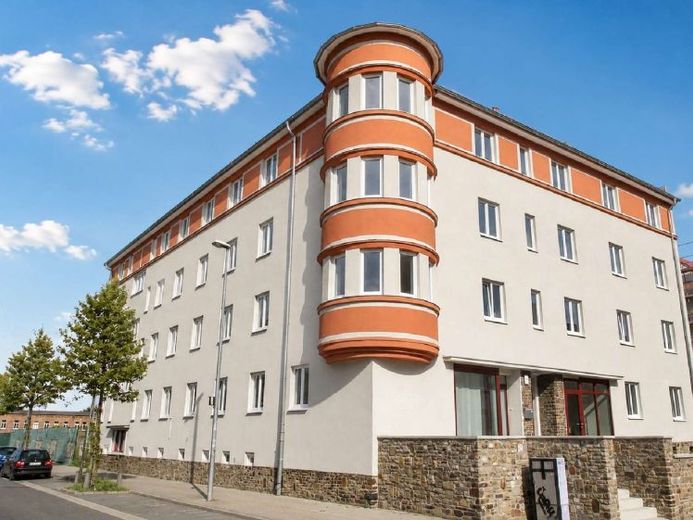 3-Zimmer-Wohnung, tolles Eckwohnzimmer, Laminat, Badewanne – Foto 1