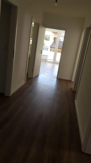 3-Zimmerwohnung am Bodensee mit Küche, Balkonen und Schwimmbad – Flur