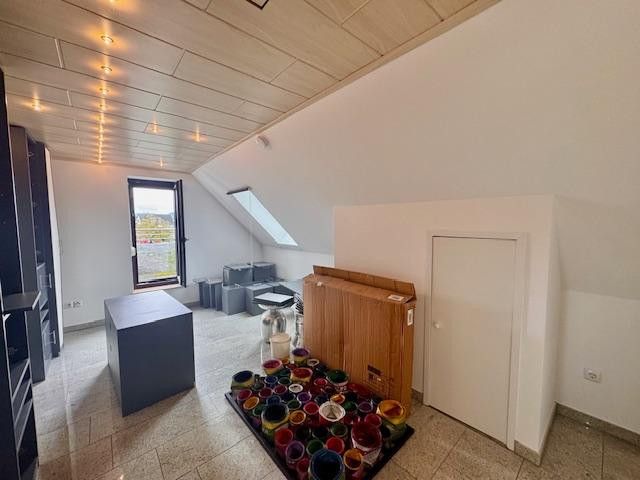Renovierte 2-Ziimer Dachgeschosswohnung in Reckendorf zu vermieten – Wohnzimmer mit Balkon