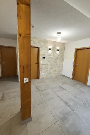 Eßdiele mit Verblenderwand