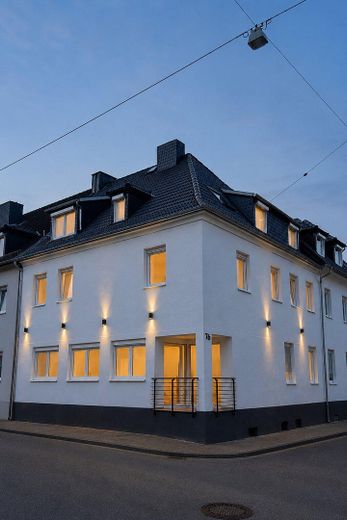 5.5% return in the 1st year | Fully rented | Fully renovated 6-family house – Photo 1