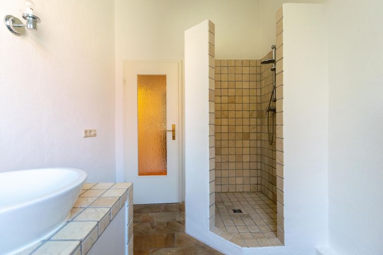 Charmante & geräumige Altbauwohnung im Herzen von Wiesloch – Unschlagbare Innenstadtlage – Bad