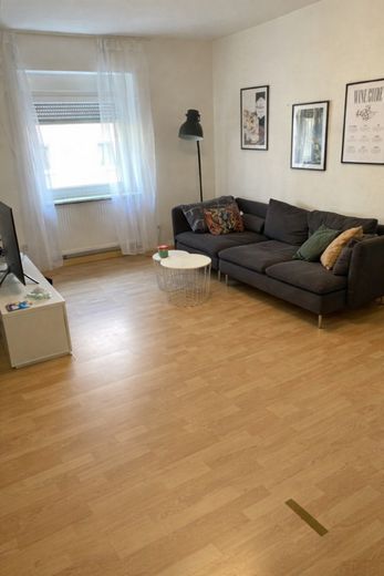 Möblierte 2-Zimmer-Wohnung in zentraler Lage von Schweinfurt – Wohnzimmer