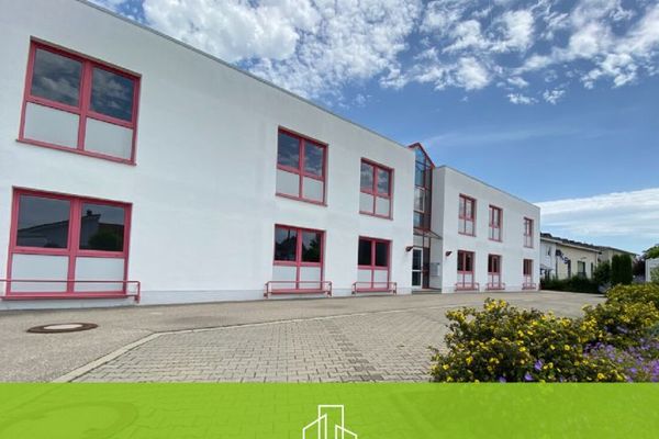 Capannone commerciale con edificio per uffici, immediatamente utilizzabile!