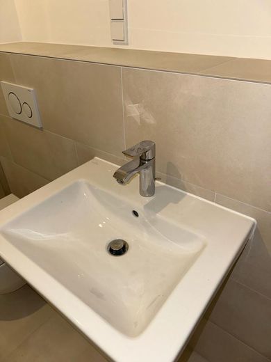 Penthouse Wohnung mit Dachterrasse EBK und E-Tiefgaragenstellplatz – Badezimmer
