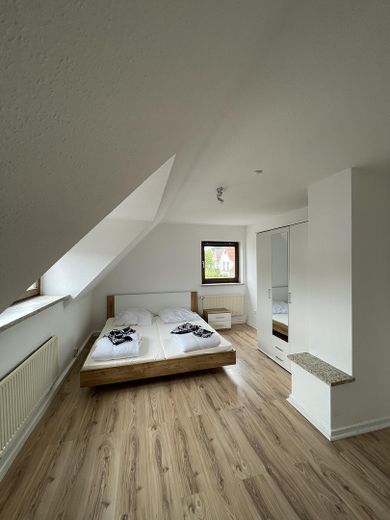 Charmante 2,5-Zimmer-Wohnung mit Einbauküche – Schlafzimmer