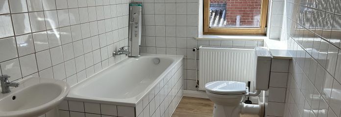 Badezimmer mit Badewanne