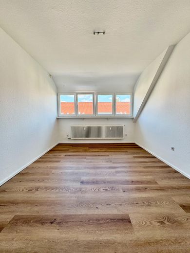 HELLE 3 Zimmer Wohnung - Erstbezug nach Renovierung – Arbeits-/ Kinderzimmer