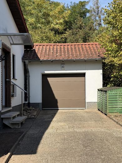 Vivienda en casa unifamiliar renovada con acceso a zonas verdes, garaje y caseta de jardín – Foto 16