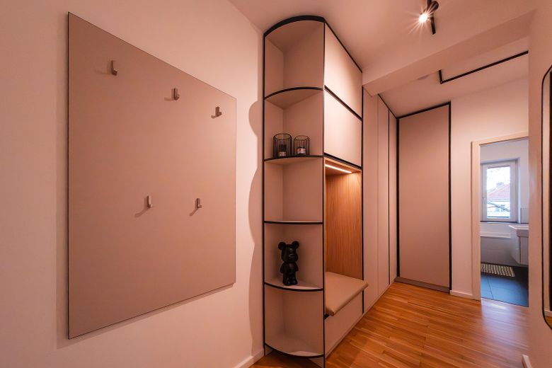 Frisch saniert & bezugsfertig I 3-Zimmer I Einbauküche I riesiger Sonnenbalkon - von privat – Eingangsbereich
