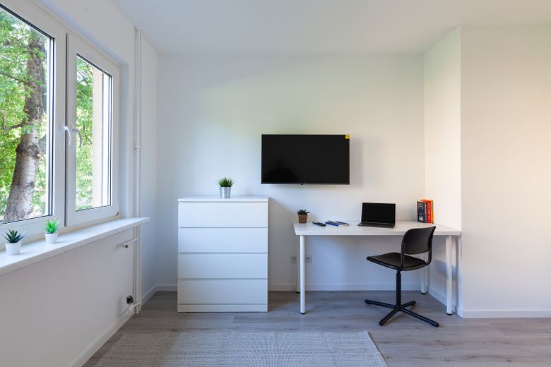 Appartamento arredato di 2 locali a Kassel-Nord-Holland – ristrutturato, con balcone e adatto a convivenza – Zimmer 2