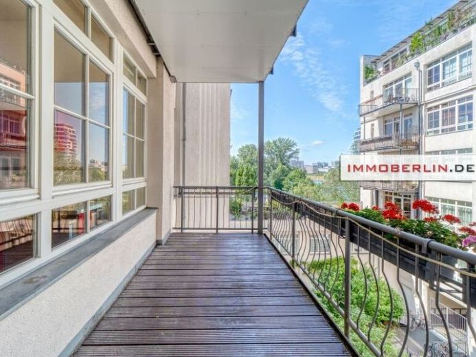 IMMOBERLIN.DE - Exquisite Altbauwohnung mit Balkon, Loftambiente & Lift an der Spree – Foto 1