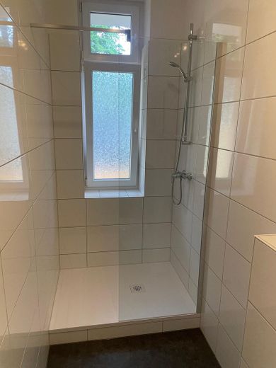 Kreuzviertel!!! Piękne mieszkanie w starej kamienicy z 3,5 pokojami i BALKONEM OD POŁUDNIOWEGO ZACHODU – Tageslichbad