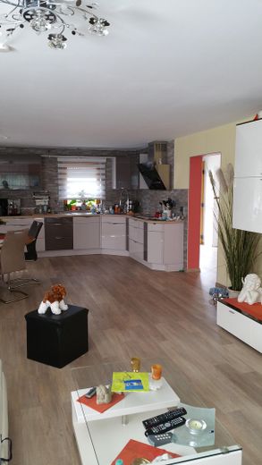 Küche mit offenem Wohnbereich 