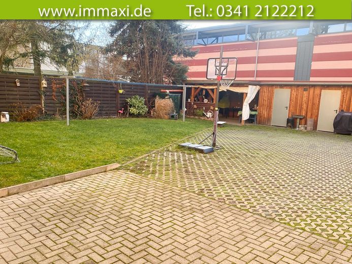 GEPFLEGTES MEHRFAMILIENHAUS MIT 3 WOHNUNGEN (VERMIETET) mit 4,99 % RENDITE – Garten-Hinterhof