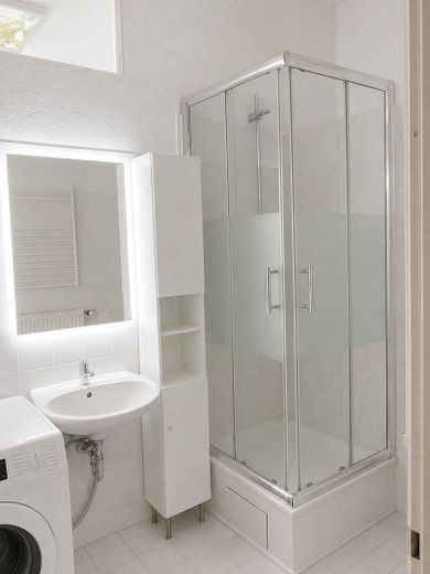 Encantador piso antiguo de 3 habitaciones – Gäste Bad