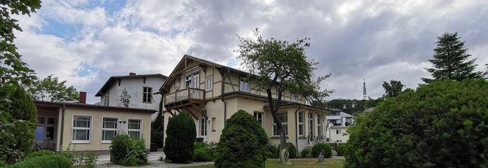 PROVISIONSFREI: Denkmal-Villa & 5 FEWOs | Rendite, Eigennutz o. Baupotenzial auf 1.203 m² – Grundstücksansicht