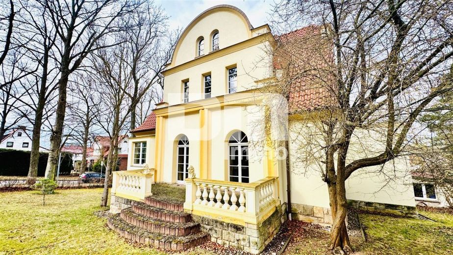 (R)eserviert!Modernisierte 1 bis 2 Familien Stadtvilla mit Maisonettewohnung in Traumlage – Seitenansicht Terrasse