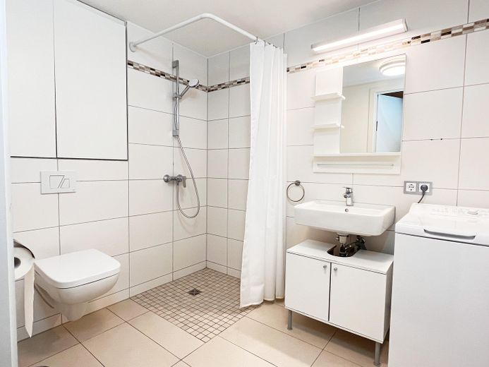 5,2 % de rentabilidad | Obra nueva en Berlín-Adlershof | sin límite de alquileres | totalmente amueblado – Bad