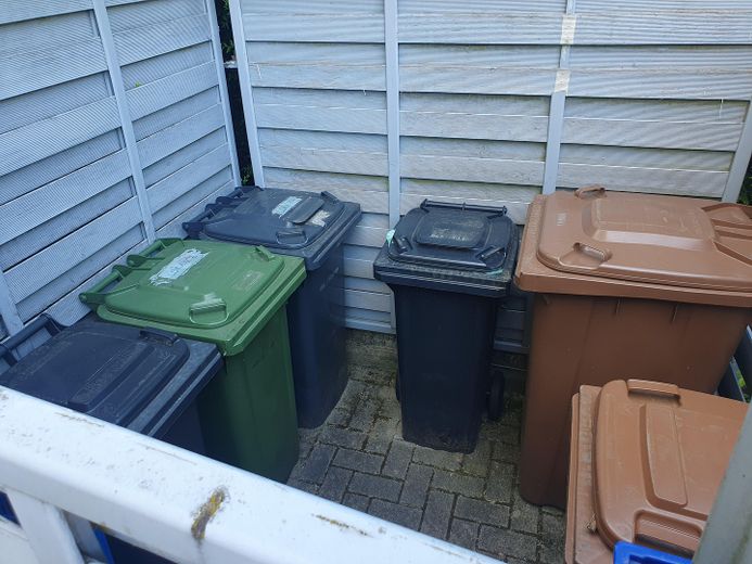 Mülltonnenstellplatz
