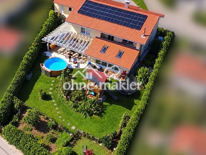 Affascinante casa unifamiliare con ampio giardino, piscina e sauna a Siegsdorf – Foto 1
