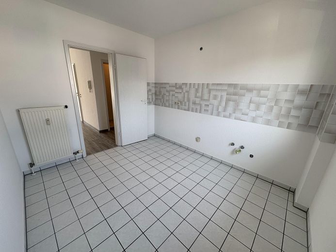 2-Zimmer-Wohnung, Balkon, Küche, Bad, HWR, Keller, nahe Südbahnhof – Küche