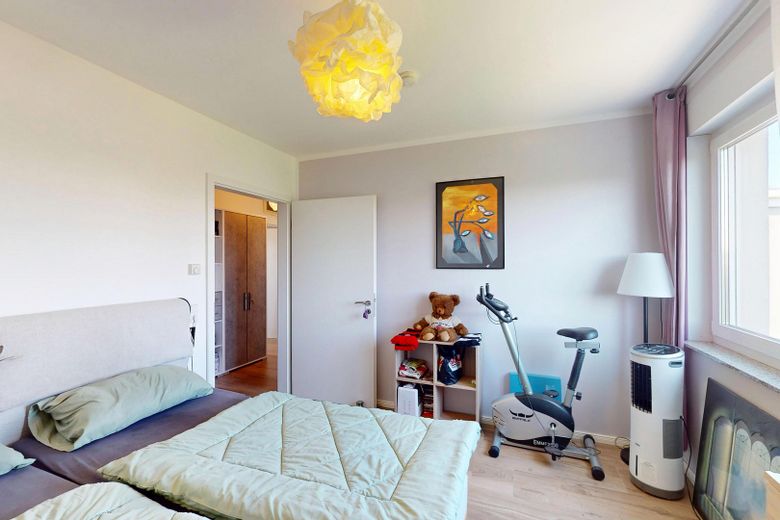 Wyjątkowy czteropokojowy apartament typu penthouse z windą i tarasem we Frankfurcie nad Menem – Schlafzimmer