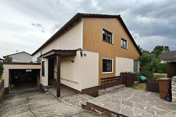 Zadbany dom w zabudowie bliźniaczej w centralnej lokalizacji