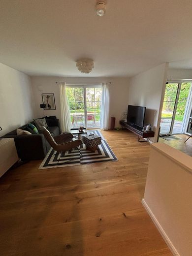 Exklusive 4-Zimmer-Wohnung in München-Obermenzing – Wohnzimmer