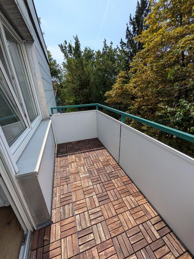 3-pokojowe mieszkanie w Alt-Moosach, 3 minuty do U3, wśród zieleni i z dużą ilością słońca. Bez prowizji! – Kleiner Balkon (West)