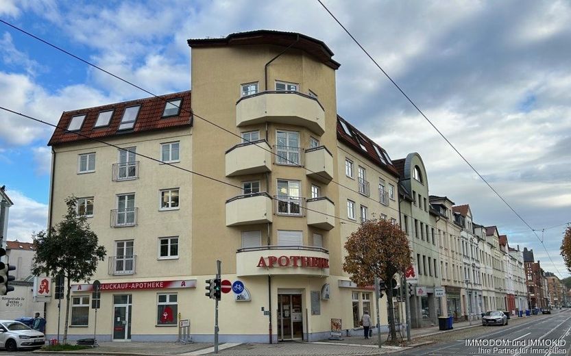 3-Zimmer-Wohnung mit Personenaufzug in Zwickau zu vermieten! – Blick in die Straße