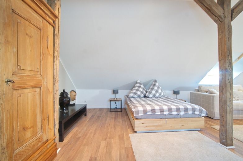 Top-Hotelalternative mit W-LAN: Charmante Maisonette in attraktiver, zentraler Lage Nähe Isenbergviertel – 62f0ea0396f1f1f7b165d8ec3a15dbc7ef037dab.jpg