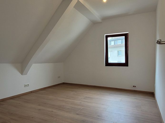 Stadtgrenze Bonn: neue 3-Zimmer-Wohnung in alten Mauern – Schlafzimmer klein