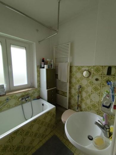 Badezimmer mit Fenster im OG