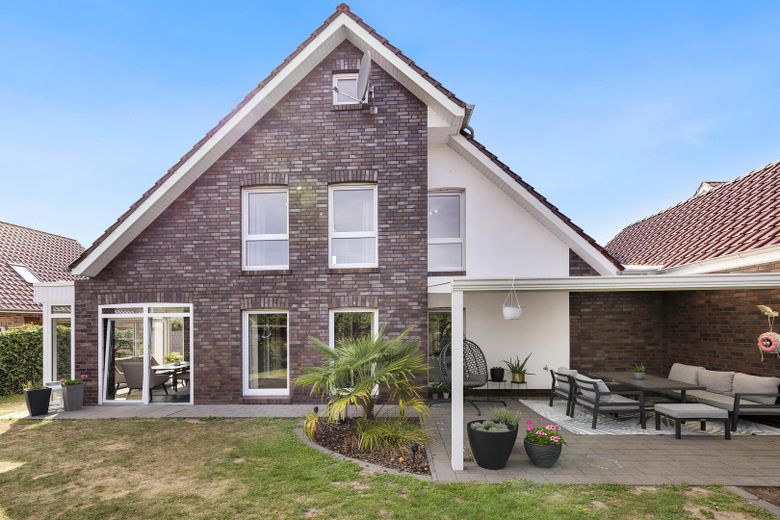 Modernes Einfamilienhaus mit Wintergarten & Terrasse in Haren (Ems) – Terrasse