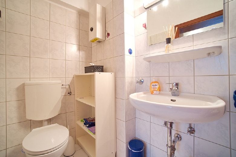 Kompletnie umeblowane mieszkanie z podłogą laminowaną, boczna uliczka w Rüttenscheid – ed92f74c4d2cf52a267a5e3f1e788af7011c56b8.jpg