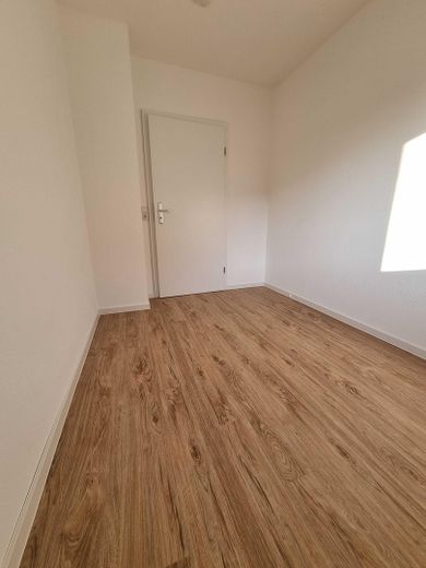 Haus statt Wohnung: 3-ZKB+Garten+Terrasse+Garagen – Büro