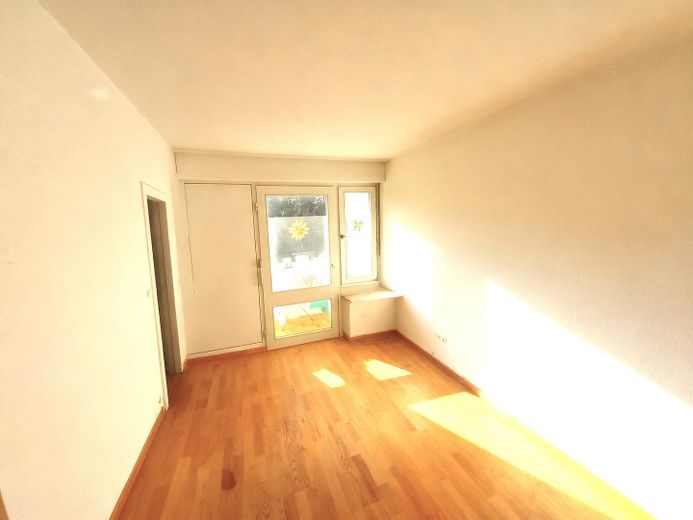 Familienglück - großes Reihenhaus in Zorneding wegen Wegzugs zu verkaufen – Büro