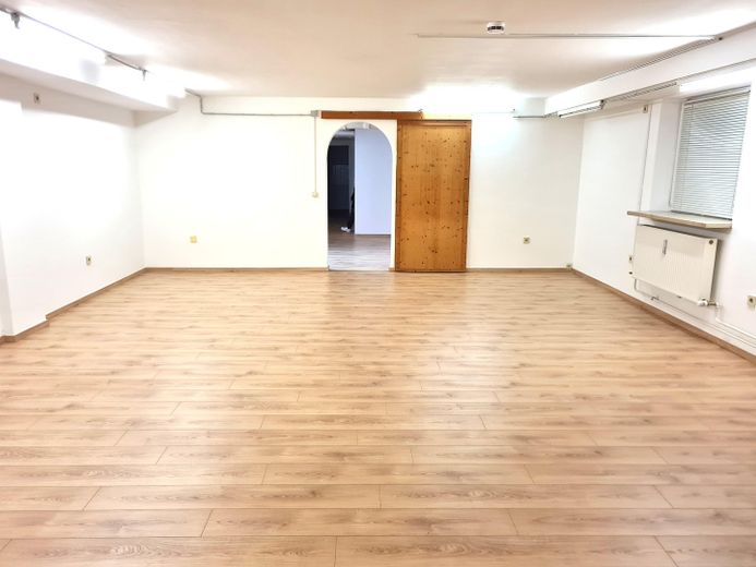 Günstige Miete, großzügige Räume gewerblich nutzbar in Solln, Aidenbachstrasse – großer Raum