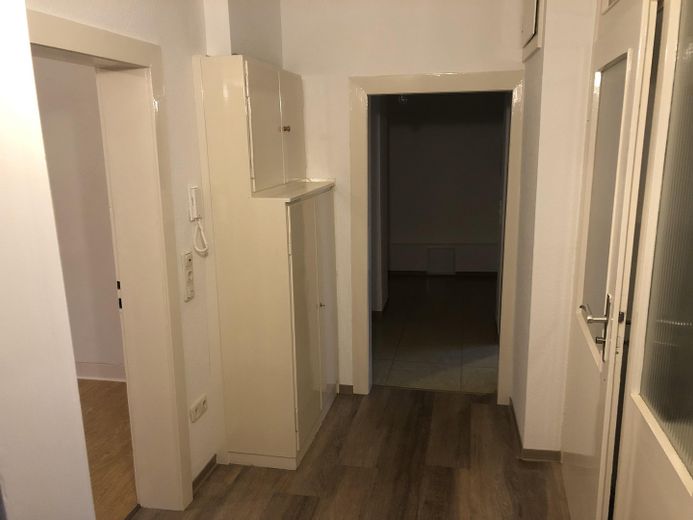 Charming apartment on the 2nd floor of a half-timbered house in the old town of Windecken – Gang/Eingangsbereich