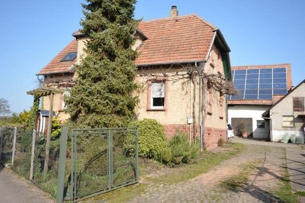 Haus mit zwei Wohneinheiten und 7000m² Grundstück Bornheim