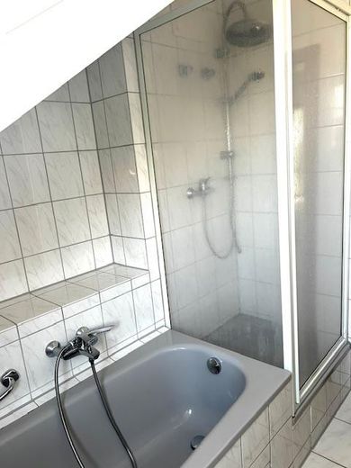 Duschbad+ Badewanne