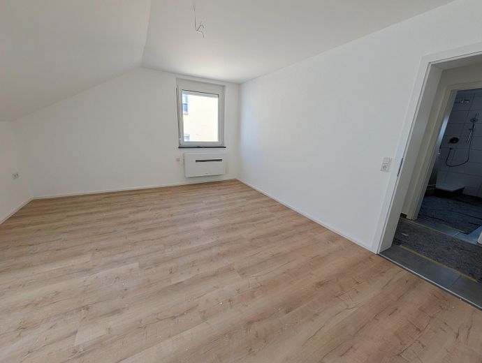 3-Zi.-DG-Wohnung mit Klima - Erstbezug nach Sanierung – Schlafzimmer