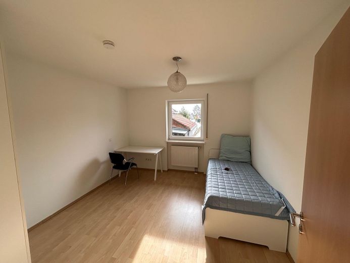 Zimmer mit ca. 13qm ohne Balko