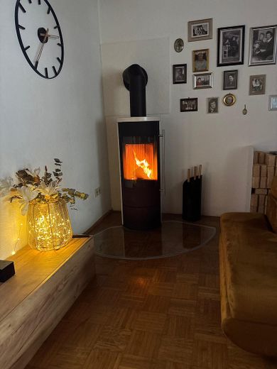 Freistehendes Einfamilienhaus in Offenburg-Hildboltsweier – Kaminofen Wohnzimmer