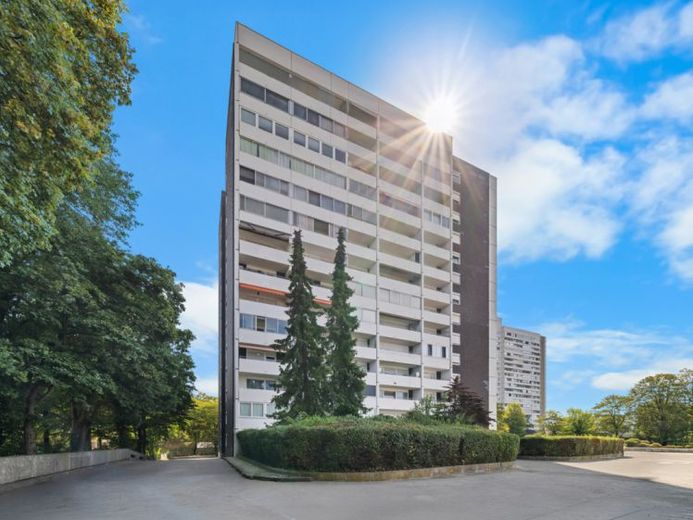 Optimale Kapitalanlage: Gut vermietete 1-ZKB-Wohnung mit Balkon in A-Herrenbach – Foto 1