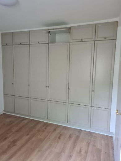 Schlafzimmer mit Einbauschrank