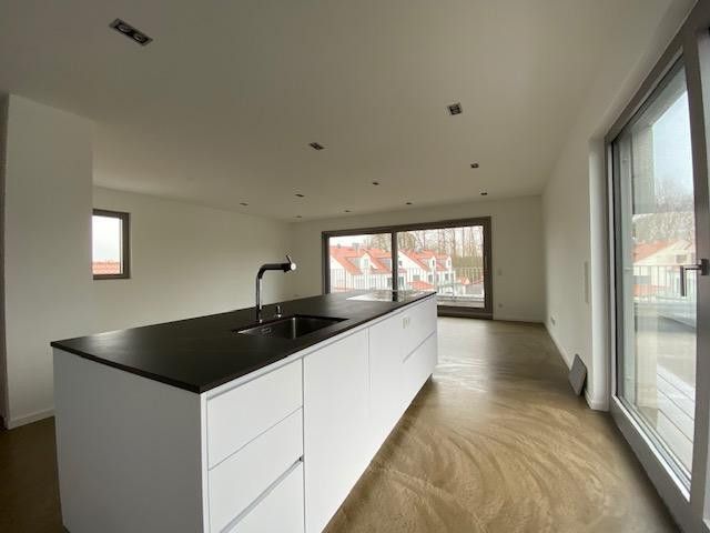 Lussuoso attico con ampia terrazza – Küchenblock