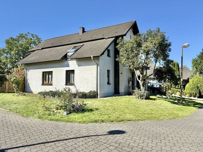 HORN IMMOBILIEN++ Neubrandenburg, tolles Architektenhaus mit 5 Zimmern, EBK, Keller und Carport – Nutzen Sie Ihre Chance!