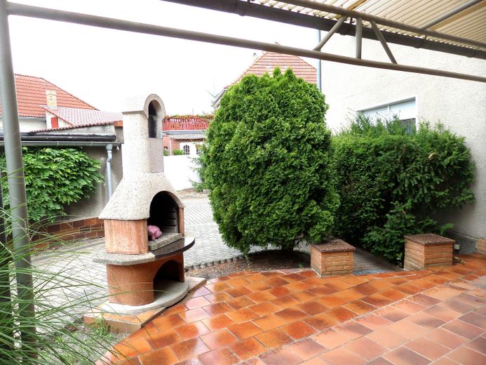 Terrasse mit Grillkamin